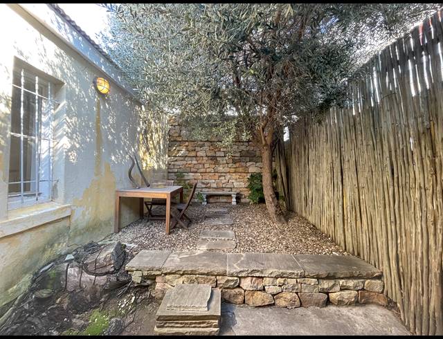 300M² BUILDING FOR SALE IN TAMBOERSKLOOF